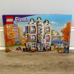 Lego Friends Emma’s Art School set. Retired, new in unopened box. Set 41711